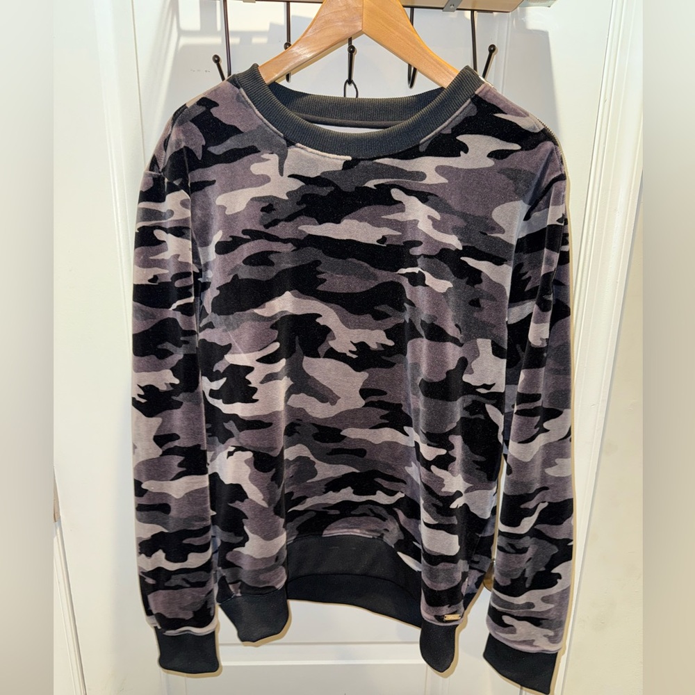 Guess Men's Camouflage Crewneck Sweater - Black and Gray